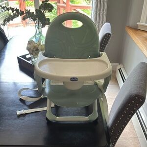 Chicco Pocket Snack Booster Seat - Blue + White